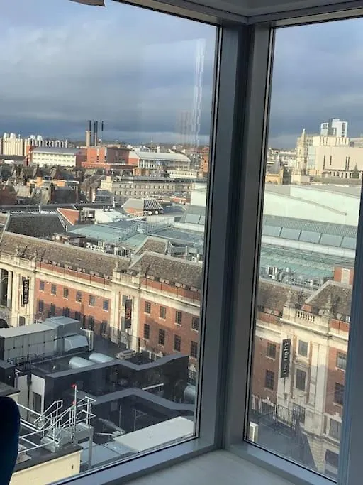 Winners Of 2025 Traveller Award, Elegant Two Bedroom City Central Apartment With Netflix & Wifi Leeds