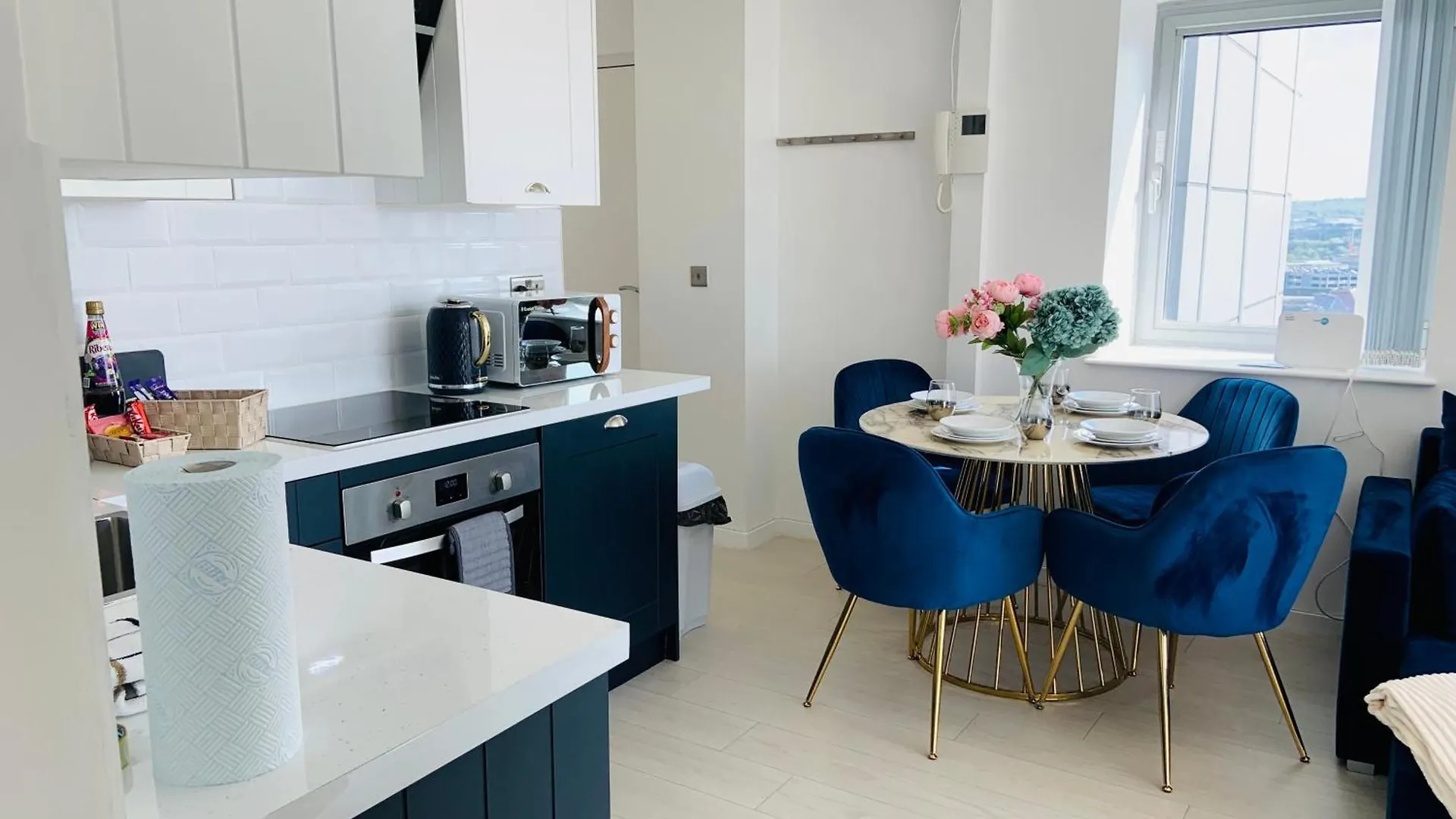 Winners Of 2025 Traveller Award, Elegant Two Bedroom City Central Apartment With Netflix & Wifi Leeds