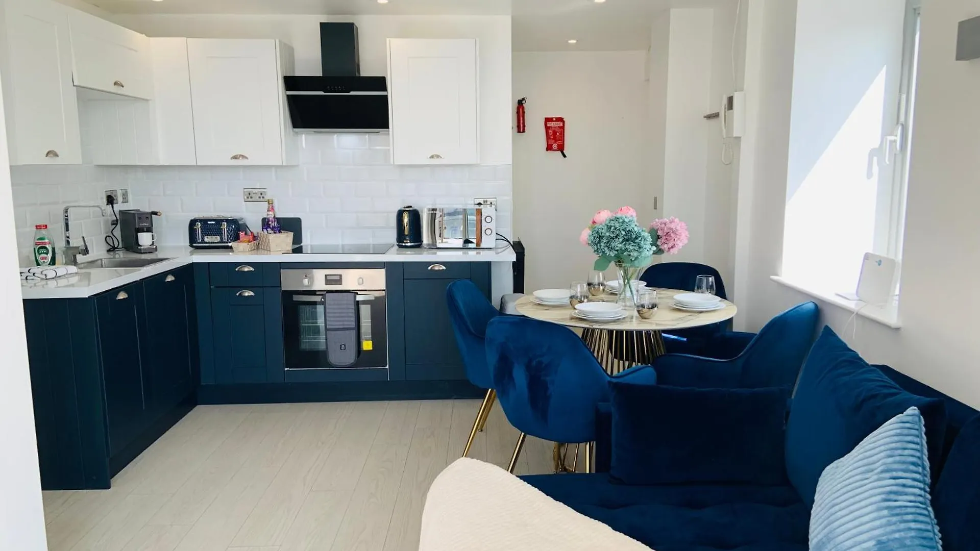 Winners Of 2025 Traveller Award, Elegant Two Bedroom City Central Apartment With Netflix & Wifi Leeds 0*,