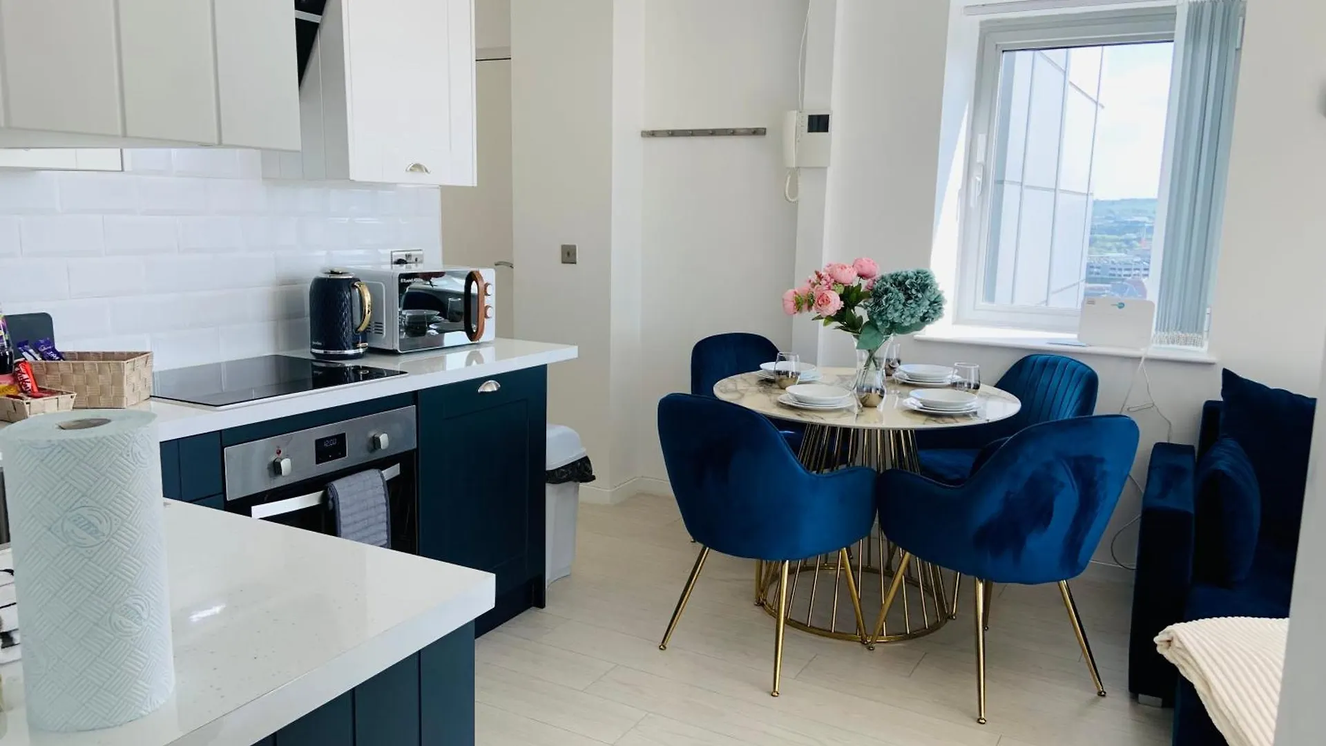 Winners Of 2025 Traveller Award, Elegant Two Bedroom City Central Apartment With Netflix & Wifi Leeds