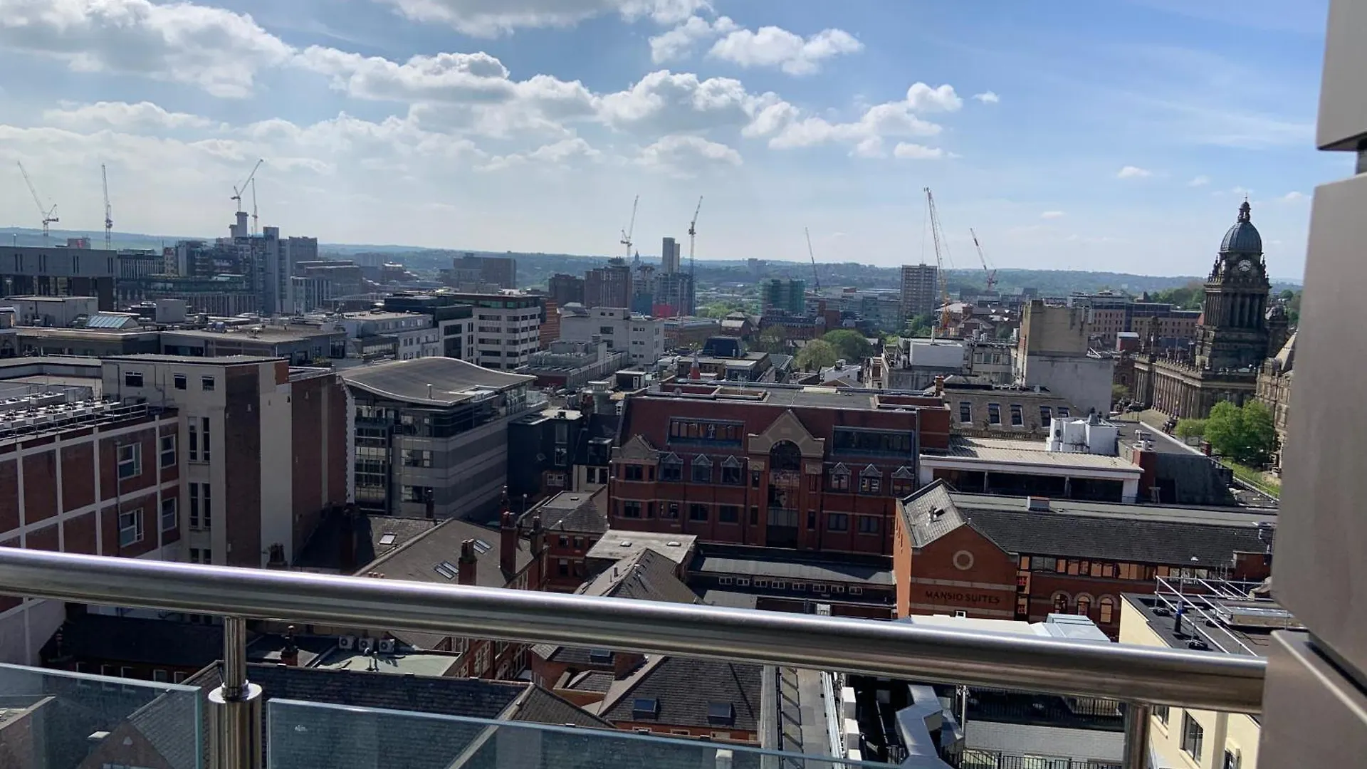 Winners Of 2025 Traveller Award, Elegant Two Bedroom City Central Apartment With Netflix & Wifi Leeds