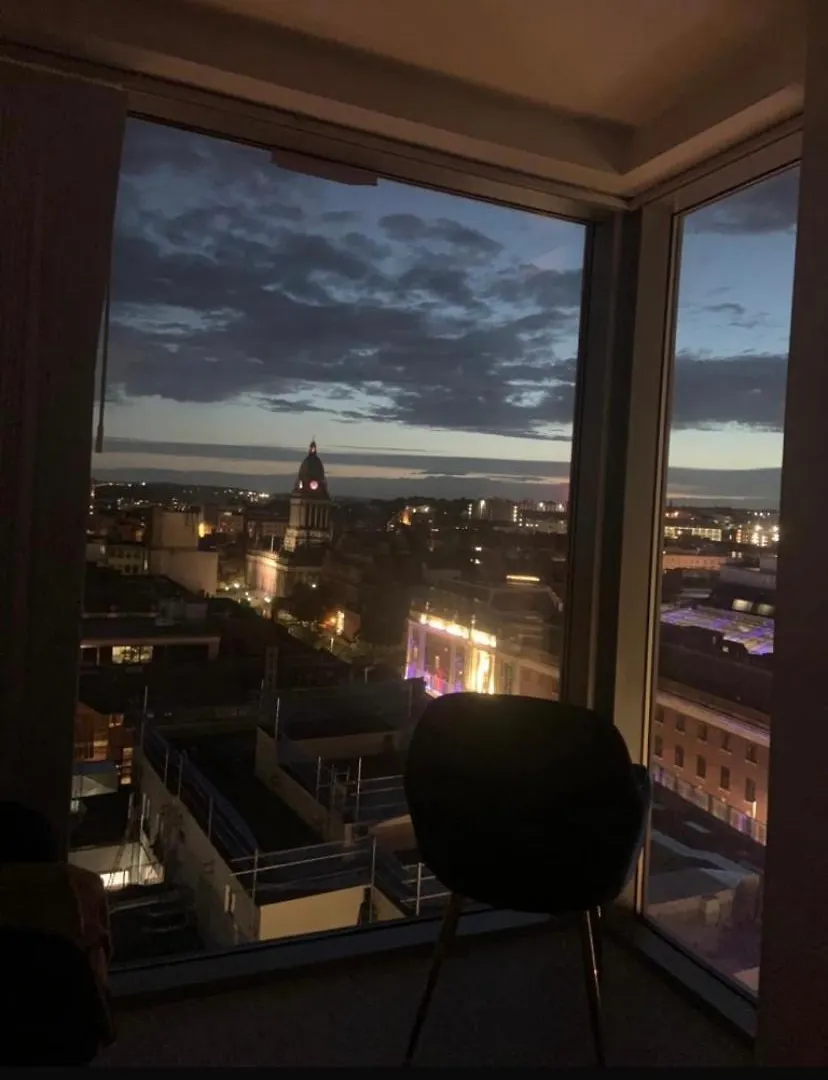Winners Of 2025 Traveller Award, Elegant Two Bedroom City Central Apartment With Netflix & Wifi Leeds