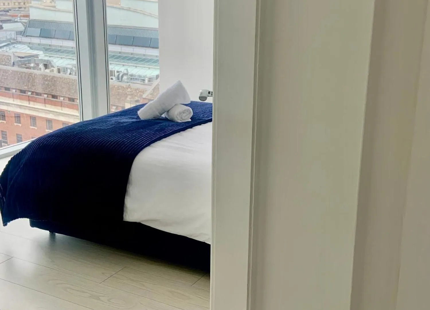 Winners Of 2025 Traveller Award, Elegant Two Bedroom City Central Apartment With Netflix & Wifi Leeds