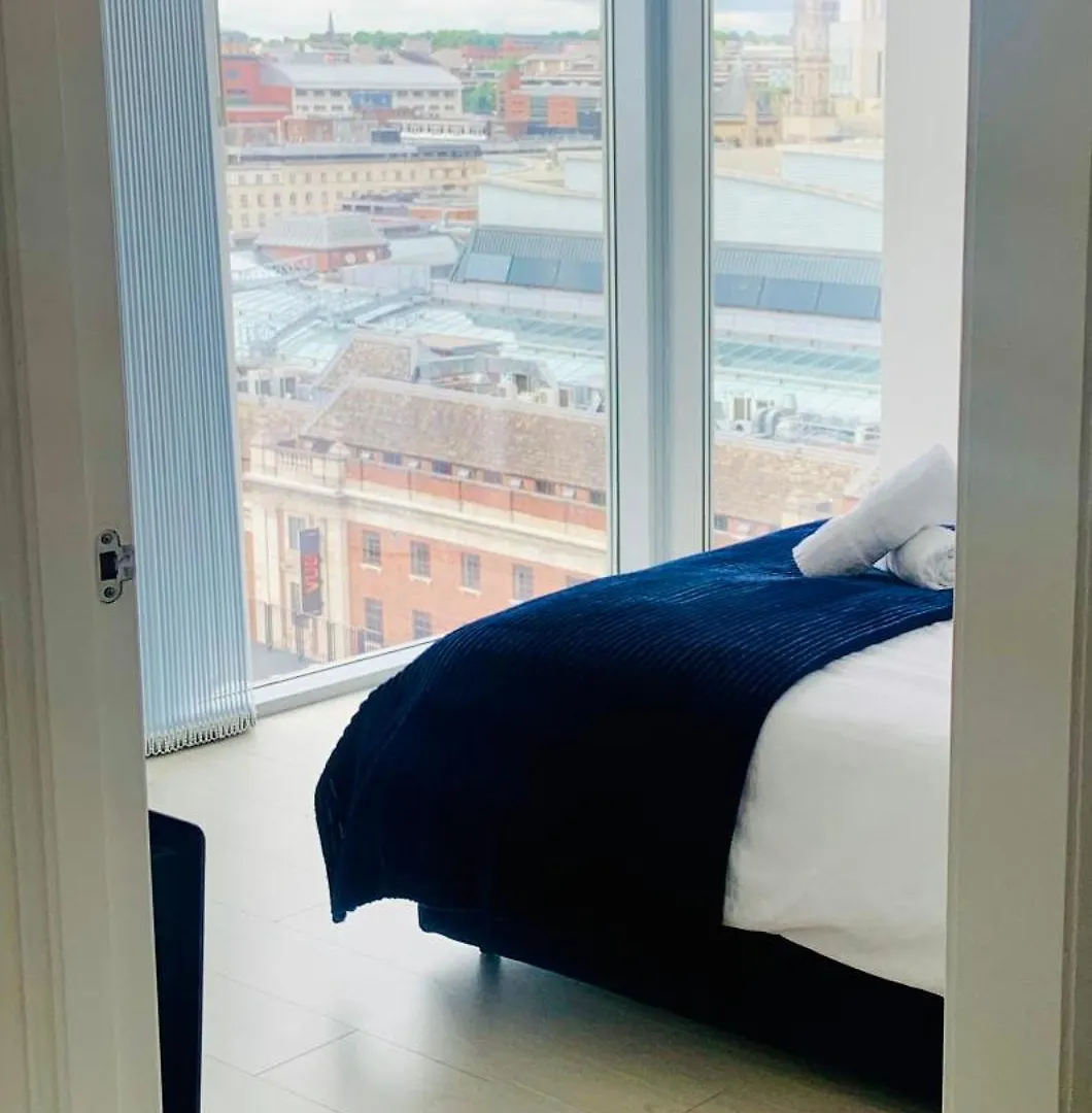 Winners Of 2025 Traveller Award, Elegant Two Bedroom City Central Apartment With Netflix & Wifi Leeds