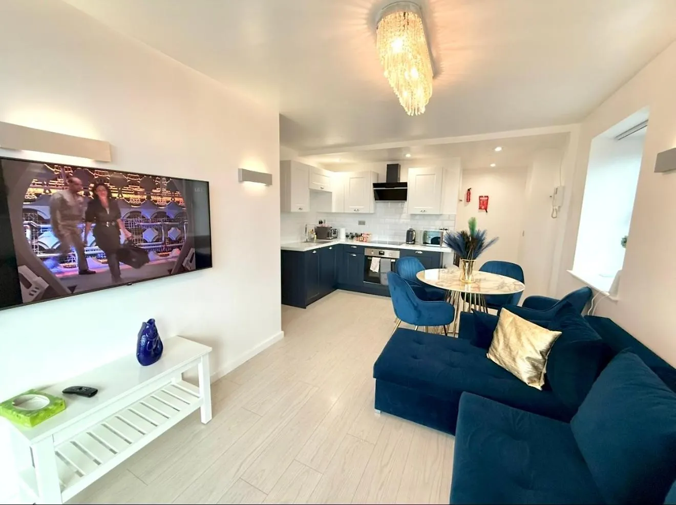 Winners Of 2025 Traveller Award, Elegant Two Bedroom City Central Apartment With Netflix & Wifi Leeds
