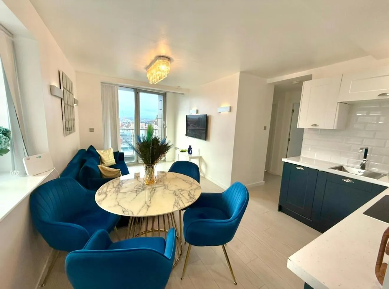 Winners Of 2025 Traveller Award, Elegant Two Bedroom City Central Apartment With Netflix & Wifi Leeds