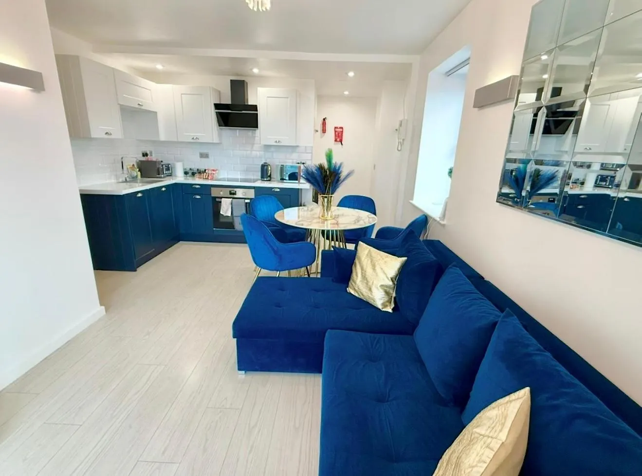 Winners Of 2025 Traveller Award, Elegant Two Bedroom City Central Apartment With Netflix & Wifi Leeds Egyesült Királyság