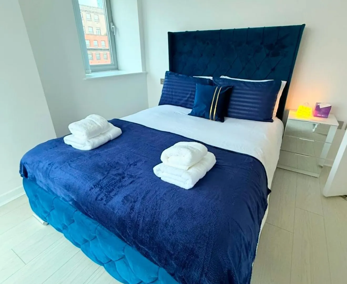 Winners Of 2025 Traveller Award, Elegant Two Bedroom City Central Apartment With Netflix & Wifi Leeds 0*,