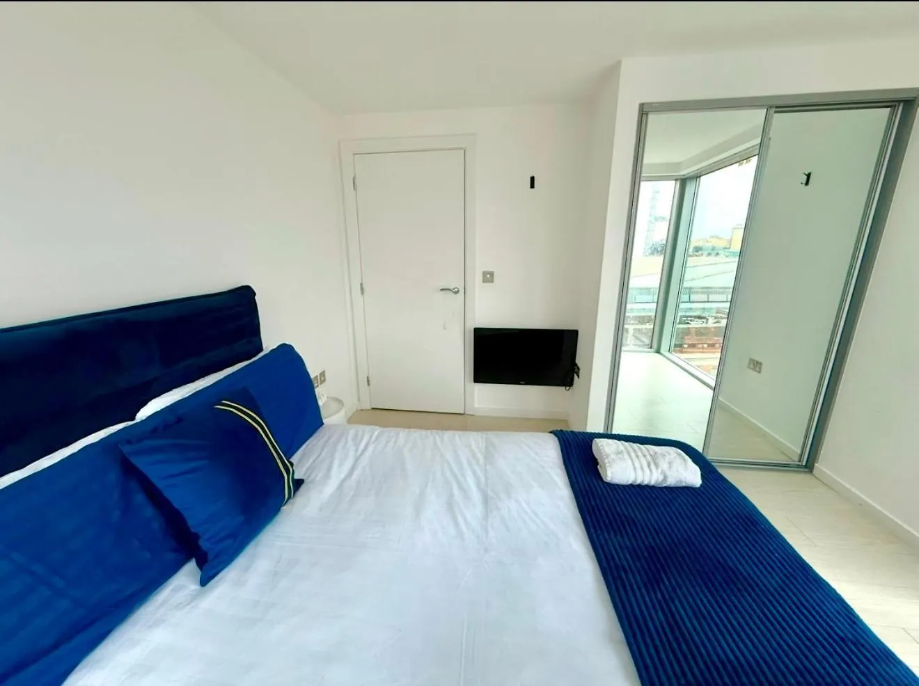 Winners Of 2025 Traveller Award, Elegant Two Bedroom City Central Apartment With Netflix & Wifi Leeds