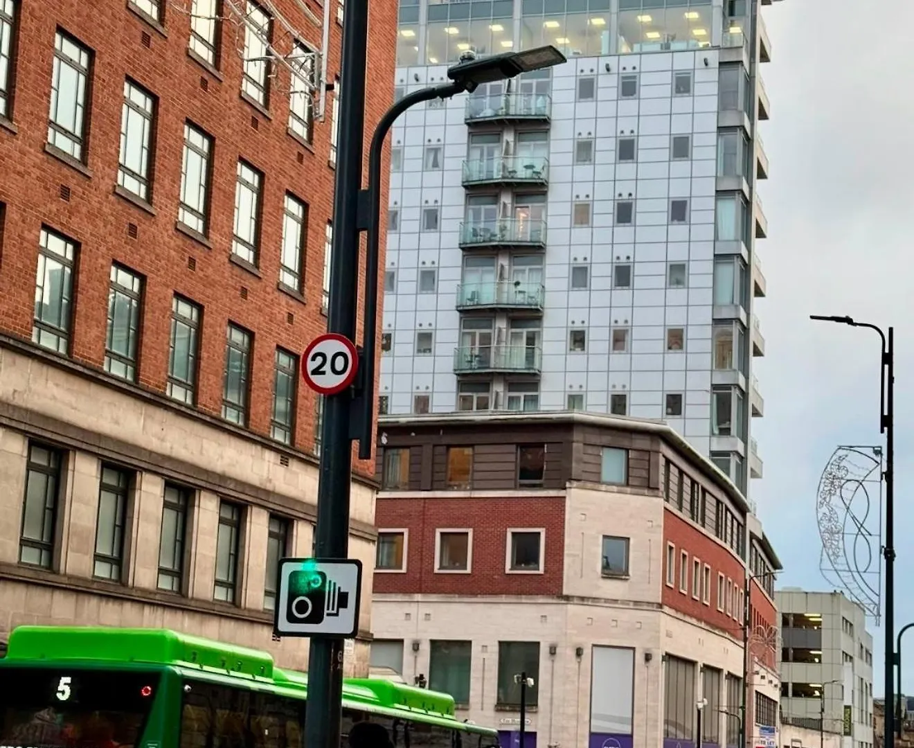 Winners Of 2025 Traveller Award, Elegant Two Bedroom City Central Apartment With Netflix & Wifi Leeds 0*,  Egyesült Királyság